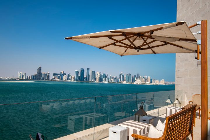 come con vistas en qatar 