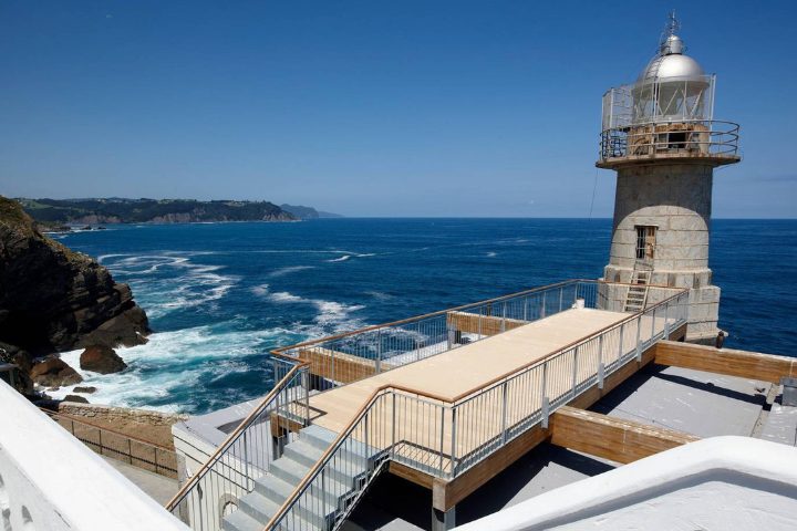 Imagen panorámica del faro de Lekeitio 