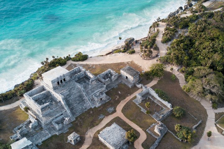 ruinas en playas del Caribe mexicano