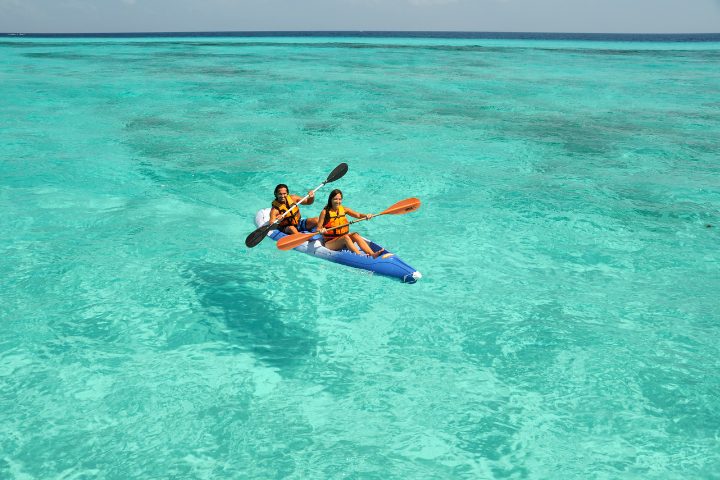 kayak en playa mexicana