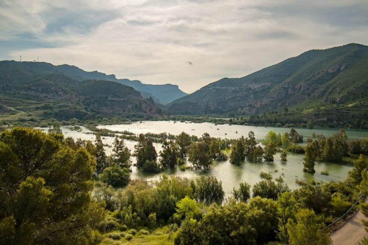 Ademuz con el Turia entre montañas